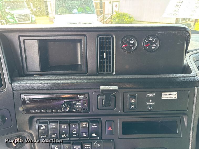 image for item EC3582 2020 International LT625 semi truck