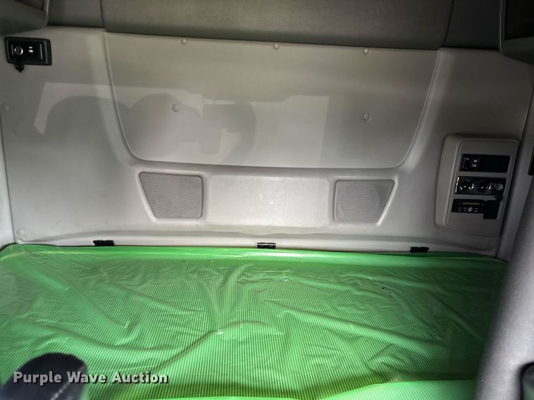 image for item EC3582 2020 International LT625 semi truck