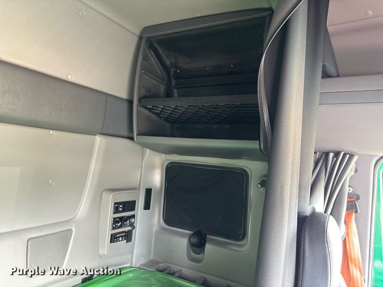 image for item EC3582 2020 International LT625 semi truck