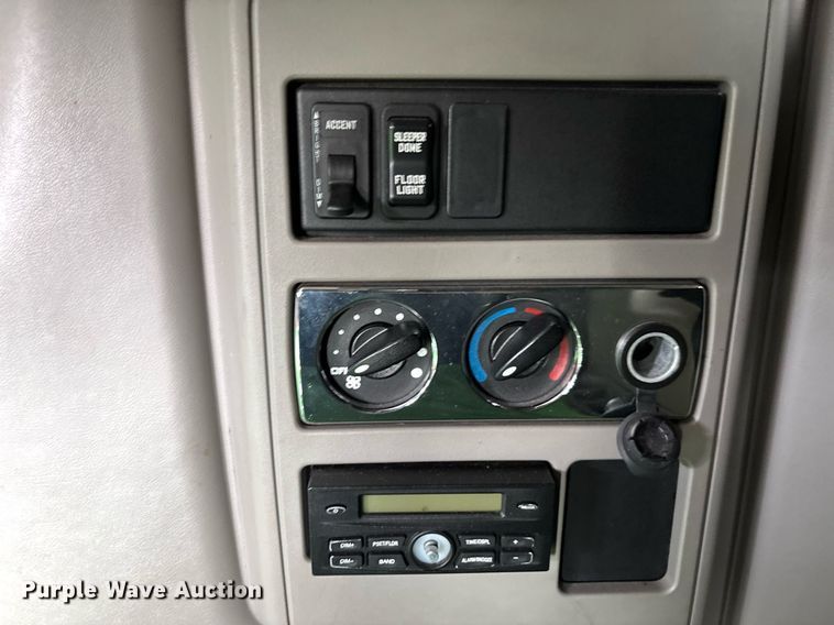 image for item EC3582 2020 International LT625 semi truck