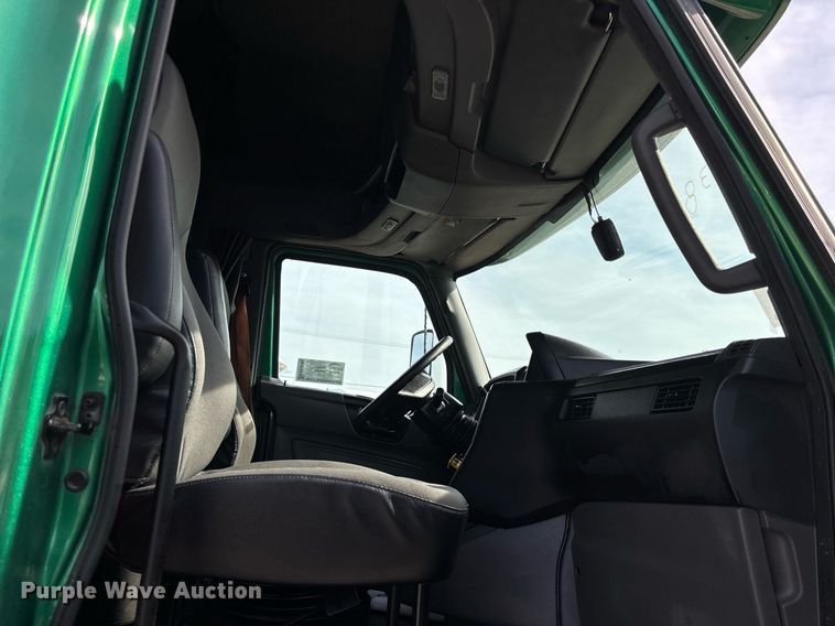 image for item EC3582 2020 International LT625 semi truck