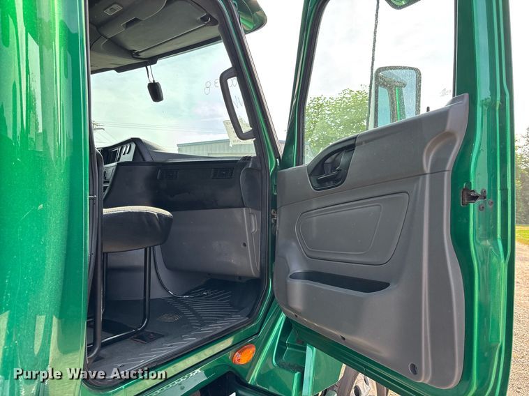 image for item EC3582 2020 International LT625 semi truck