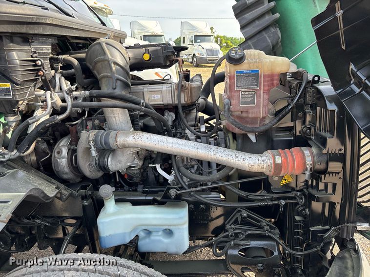 image for item EC3582 2020 International LT625 semi truck