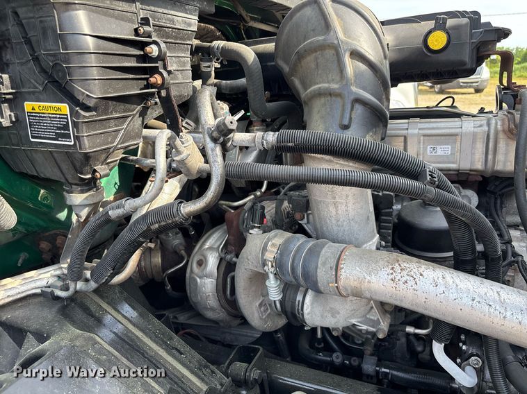 image for item EC3582 2020 International LT625 semi truck