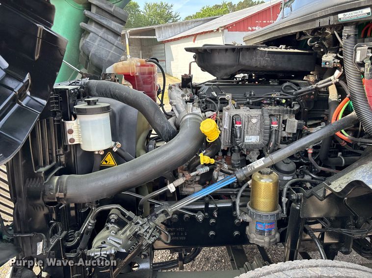 image for item EC3582 2020 International LT625 semi truck