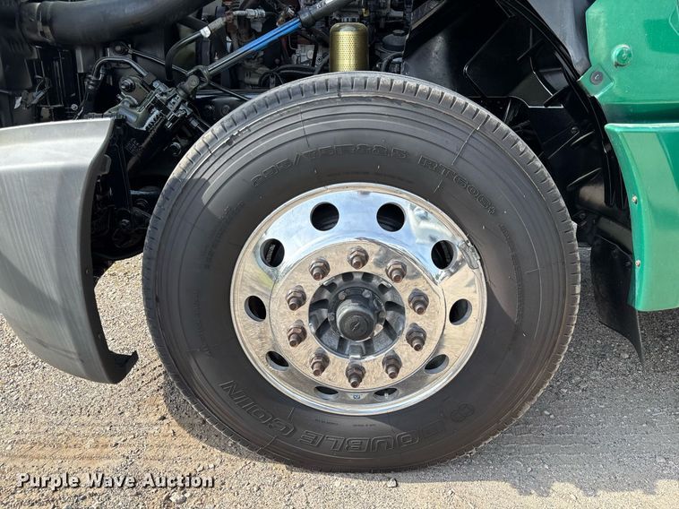 image for item EC3582 2020 International LT625 semi truck