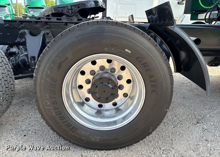 image for item EC3582 2020 International LT625 semi truck