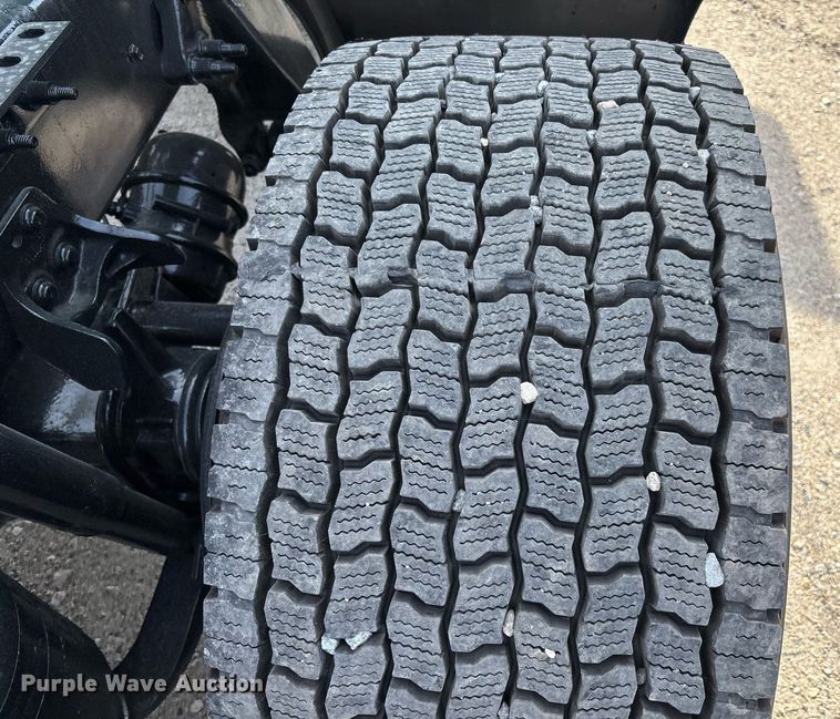 image for item EC3582 2020 International LT625 semi truck