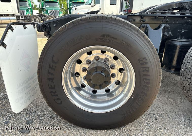 image for item EC3582 2020 International LT625 semi truck