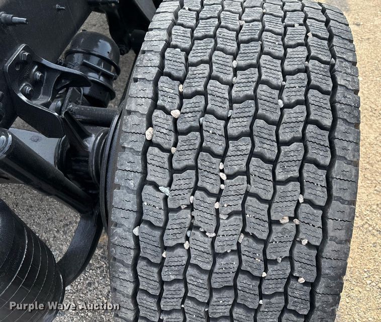 image for item EC3582 2020 International LT625 semi truck