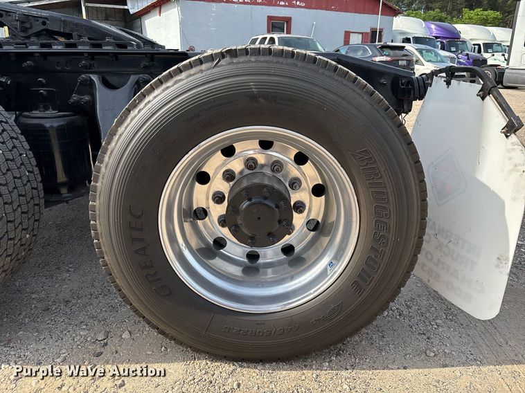 image for item EC3582 2020 International LT625 semi truck