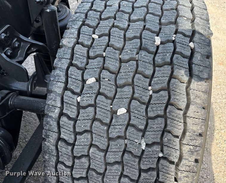 image for item EC3582 2020 International LT625 semi truck