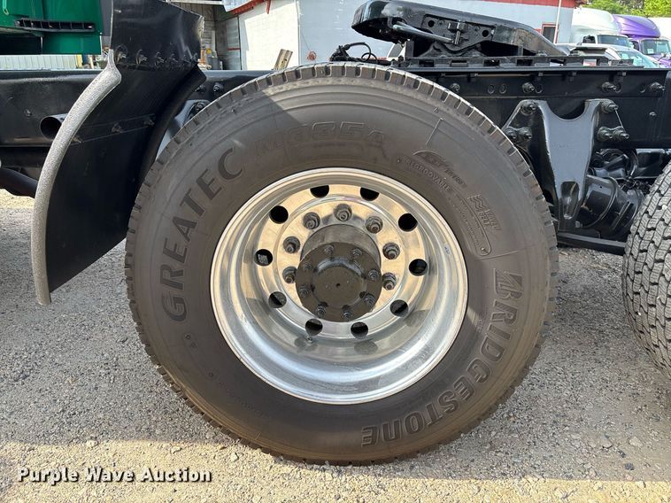 image for item EC3582 2020 International LT625 semi truck