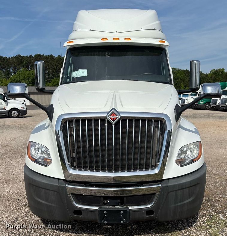 image for item EC3585 2020 International LT625 semi truck