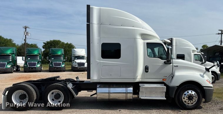 image for item EC3585 2020 International LT625 semi truck