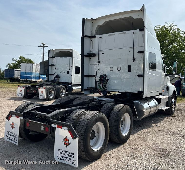 image for item EC3585 2020 International LT625 semi truck