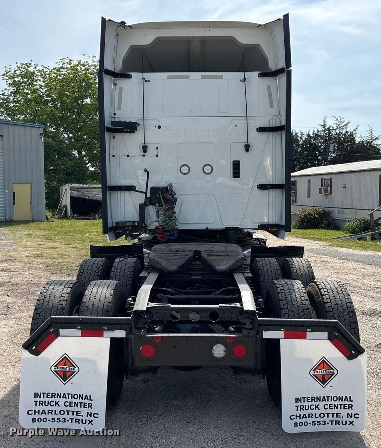 image for item EC3585 2020 International LT625 semi truck