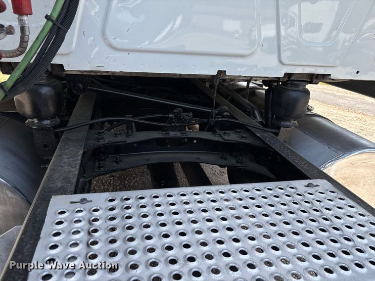 image for item EC3585 2020 International LT625 semi truck