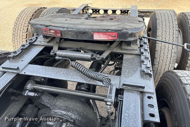 image for item EC3585 2020 International LT625 semi truck