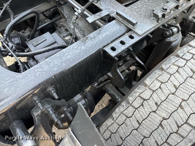 image for item EC3585 2020 International LT625 semi truck