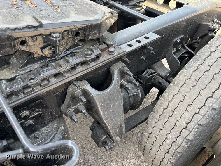 image for item EC3585 2020 International LT625 semi truck