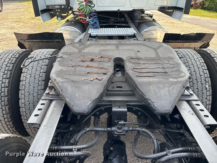 image for item EC3585 2020 International LT625 semi truck