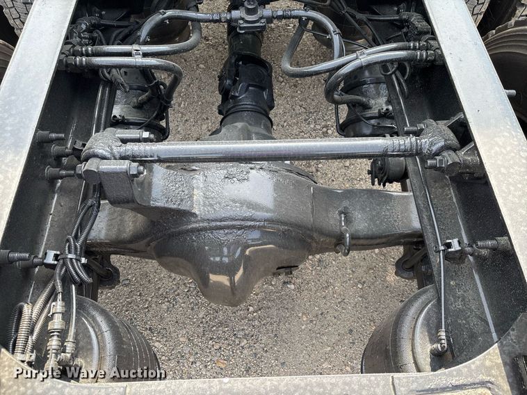 image for item EC3585 2020 International LT625 semi truck