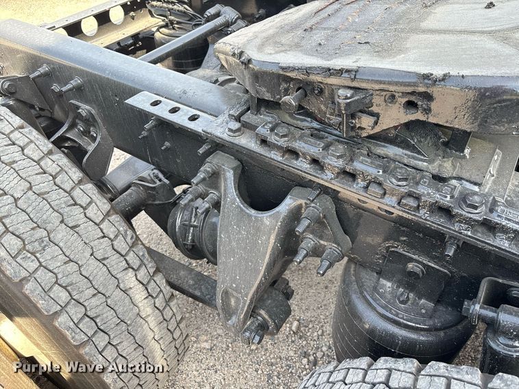 image for item EC3585 2020 International LT625 semi truck