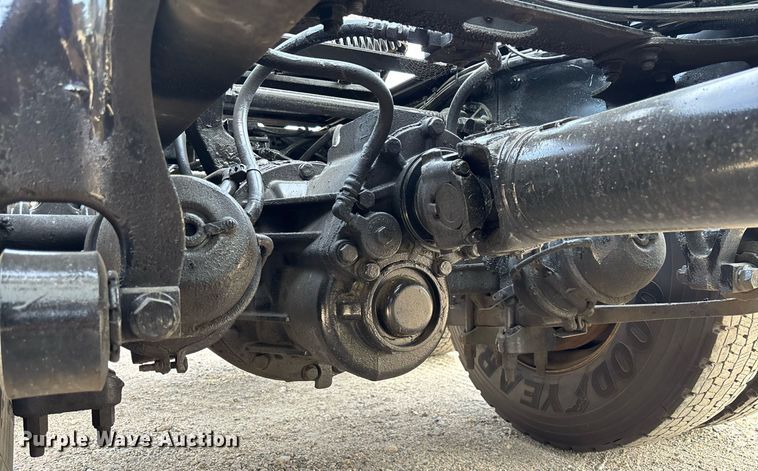 image for item EC3585 2020 International LT625 semi truck