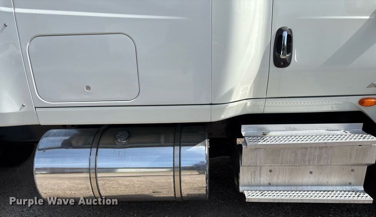 image for item EC3585 2020 International LT625 semi truck