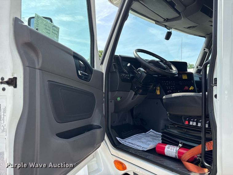 image for item EC3585 2020 International LT625 semi truck