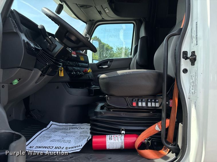 image for item EC3585 2020 International LT625 semi truck