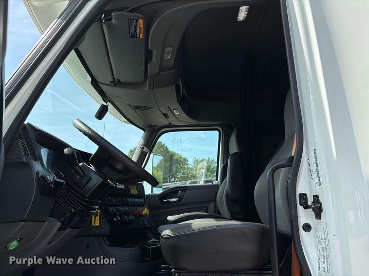 image for item EC3585 2020 International LT625 semi truck