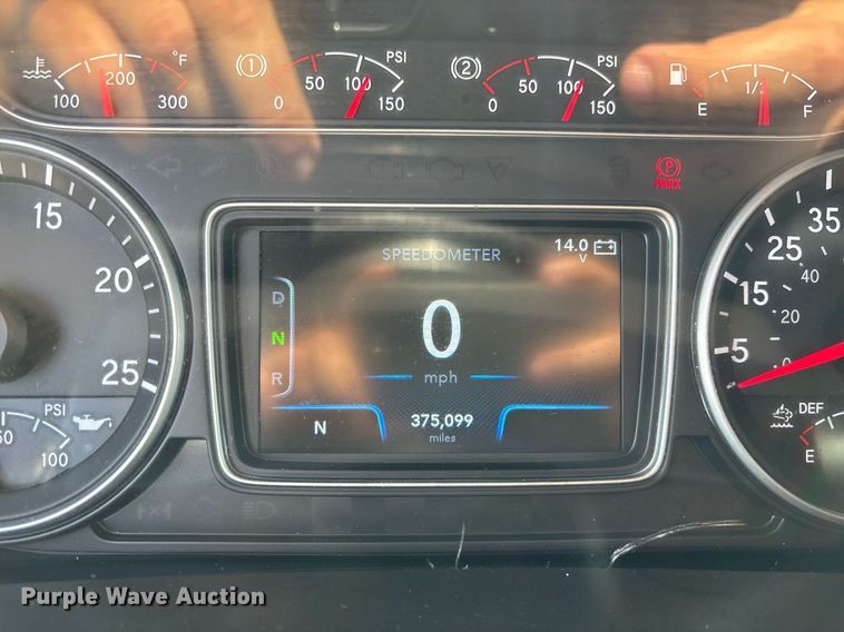 image for item EC3585 2020 International LT625 semi truck