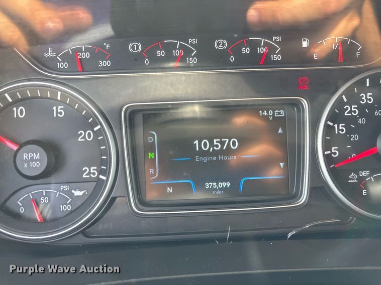 image for item EC3585 2020 International LT625 semi truck