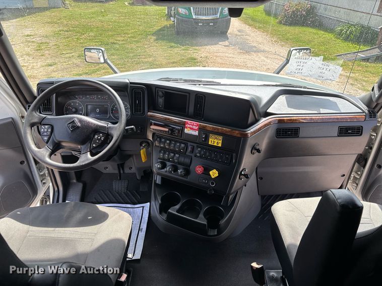 image for item EC3585 2020 International LT625 semi truck