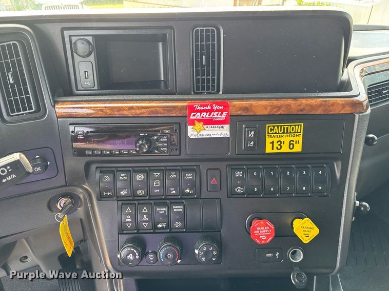 image for item EC3585 2020 International LT625 semi truck