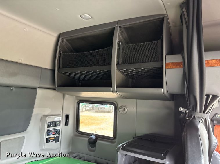 image for item EC3585 2020 International LT625 semi truck