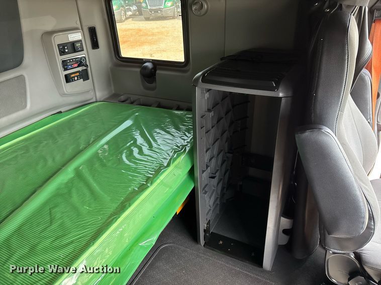 image for item EC3585 2020 International LT625 semi truck