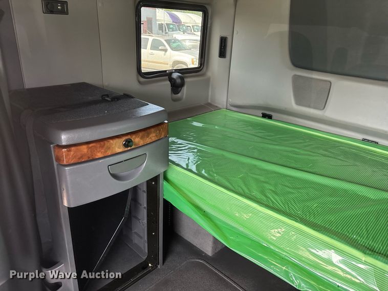 image for item EC3585 2020 International LT625 semi truck