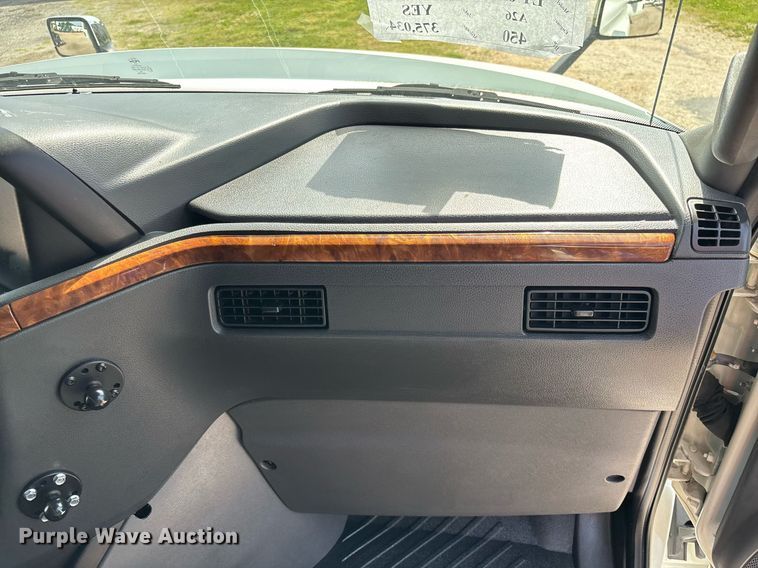 image for item EC3585 2020 International LT625 semi truck