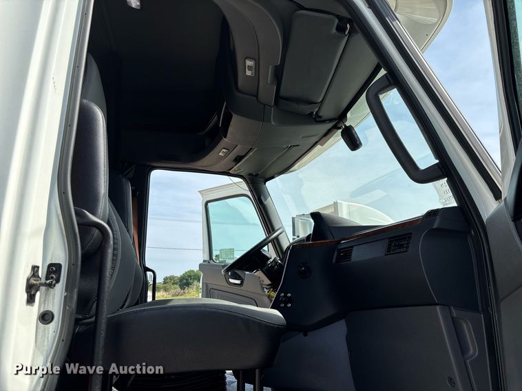 image for item EC3585 2020 International LT625 semi truck