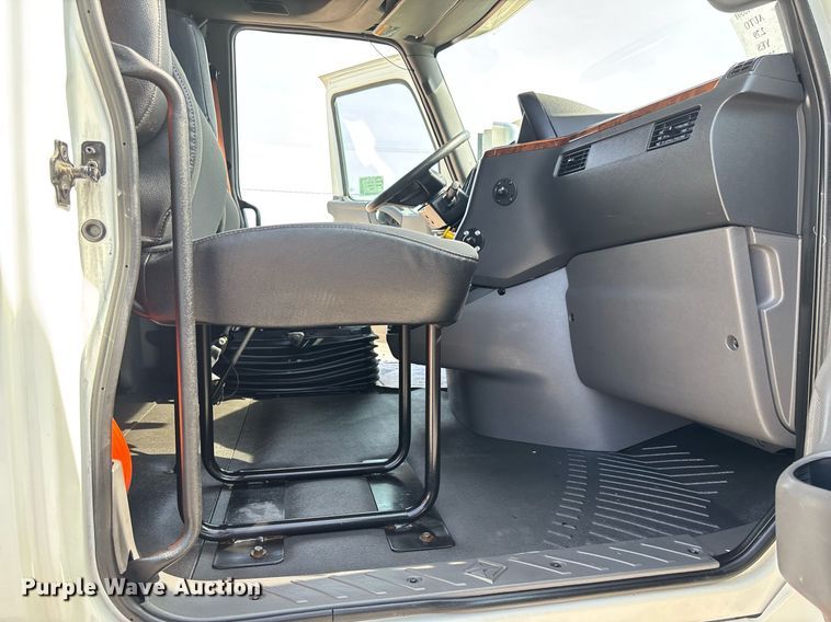 image for item EC3585 2020 International LT625 semi truck