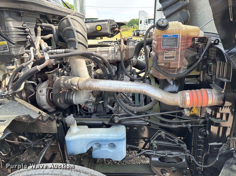 image for item EC3585 2020 International LT625 semi truck