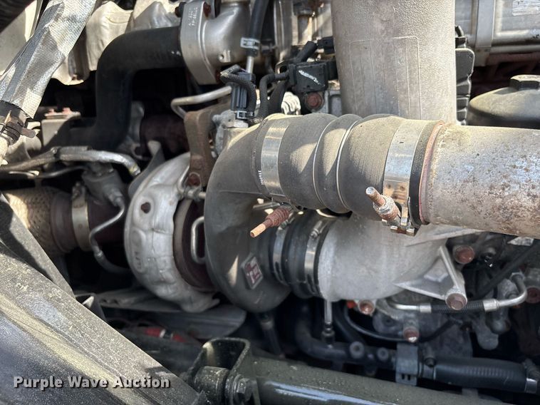 image for item EC3585 2020 International LT625 semi truck