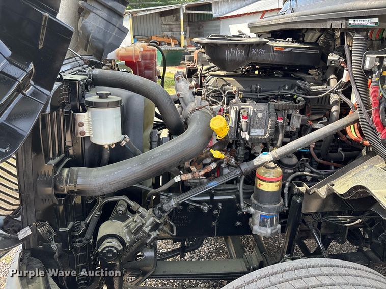 image for item EC3585 2020 International LT625 semi truck