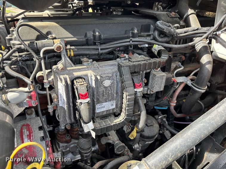 image for item EC3585 2020 International LT625 semi truck