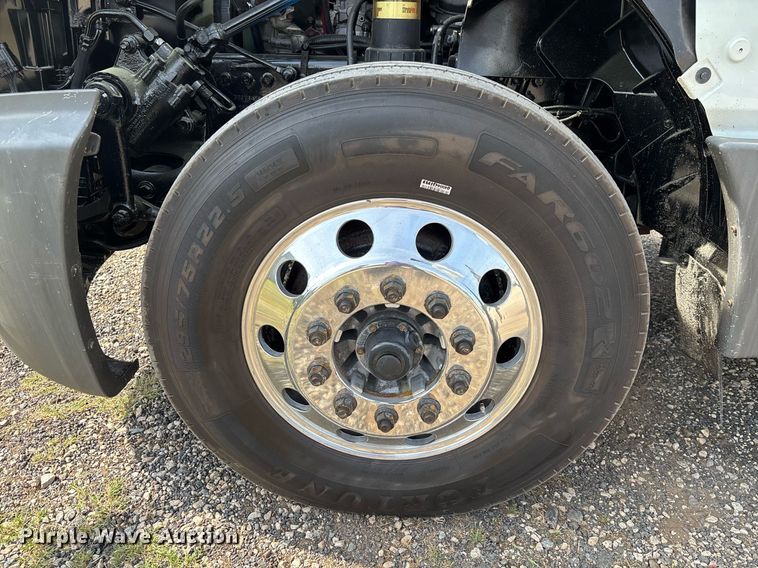 image for item EC3585 2020 International LT625 semi truck