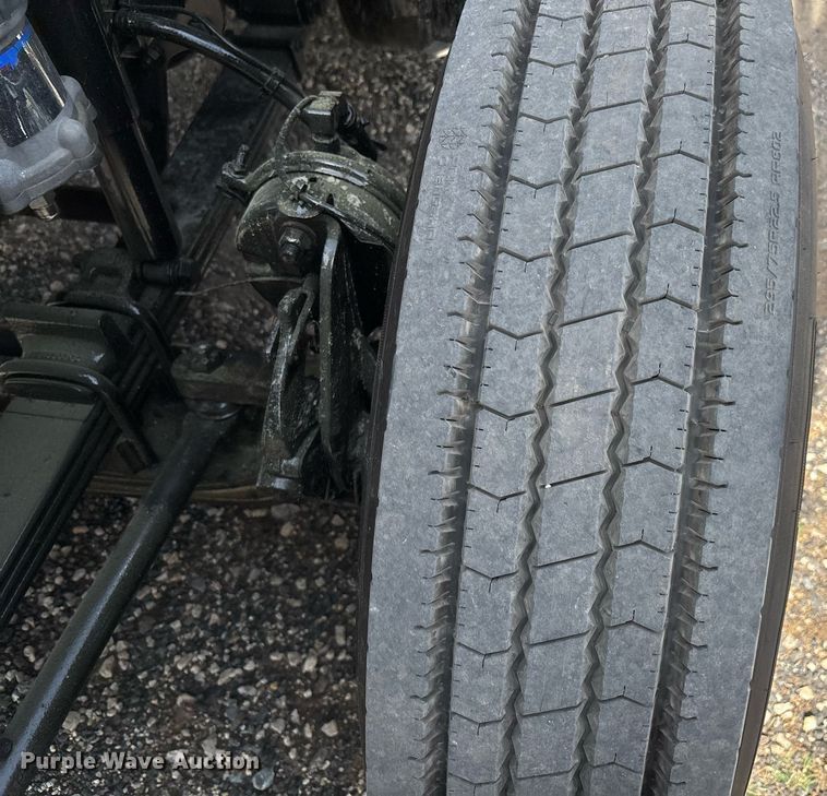 image for item EC3585 2020 International LT625 semi truck