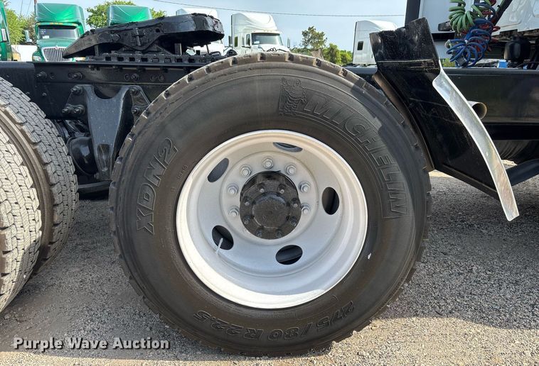 image for item EC3585 2020 International LT625 semi truck